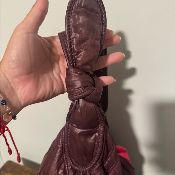 Marc Jacob Elegant Quilted Burgundy Handbag - Picture 5 of 7